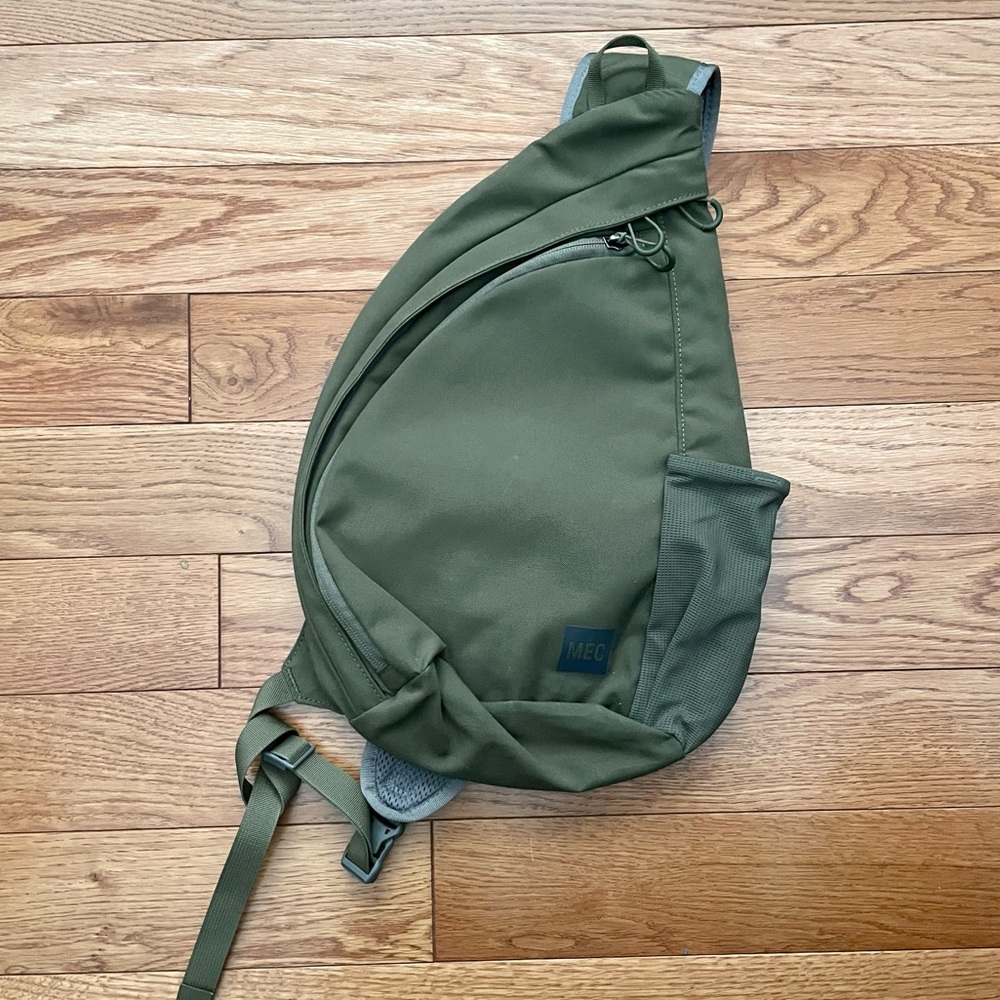 MEC sling back day pack in excellent condition